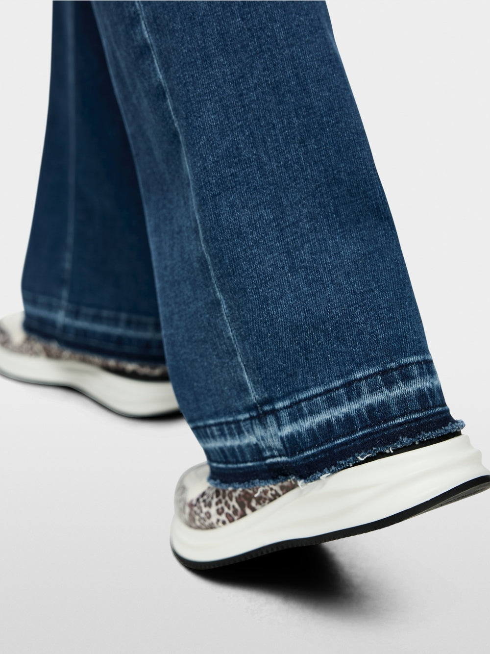 Marc Cain FAID Flared Blue Jeans AP82.32D05