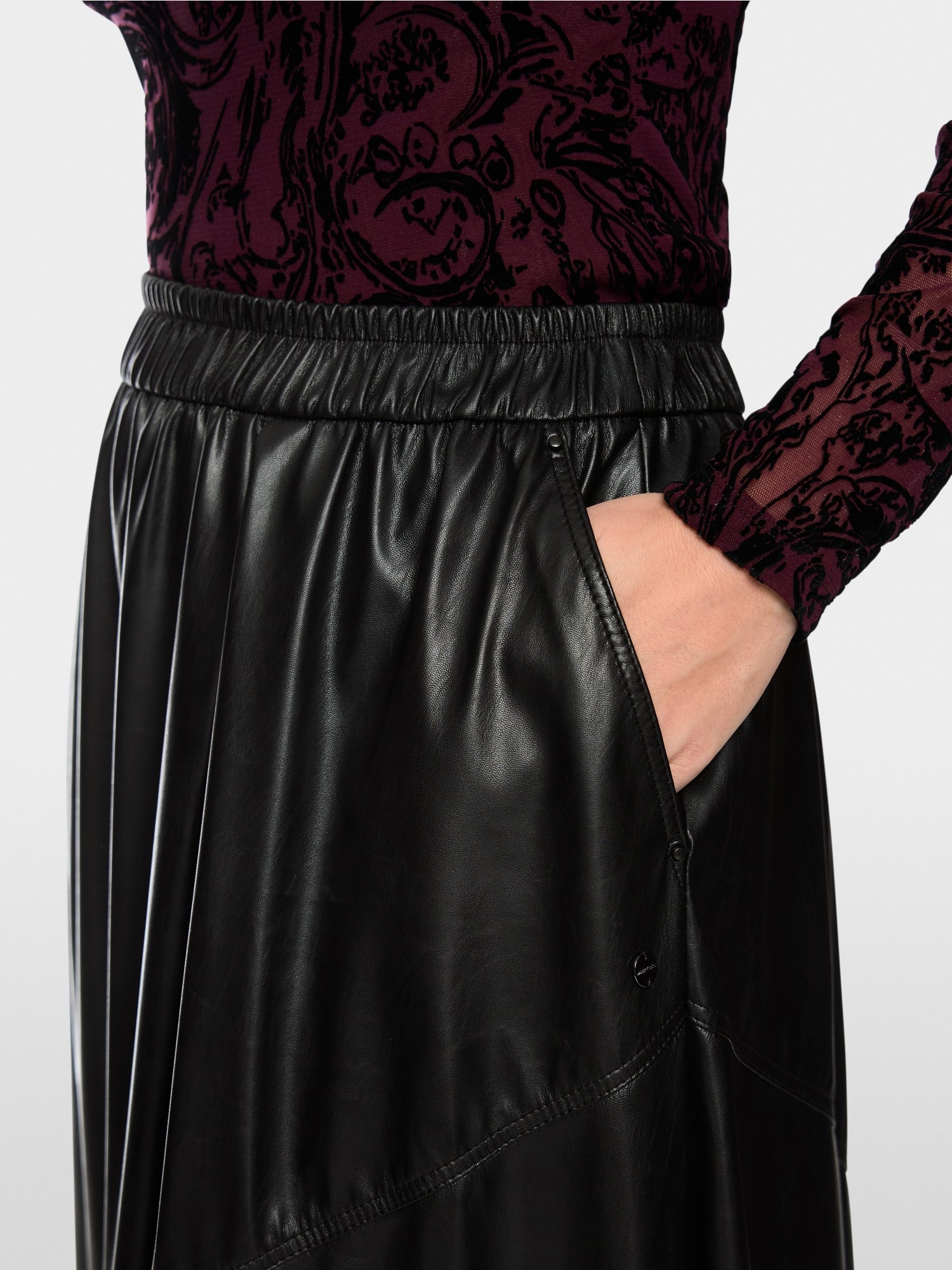 Marc Cain Collections Leather Look MIDI Skirt Black BC71.10J20