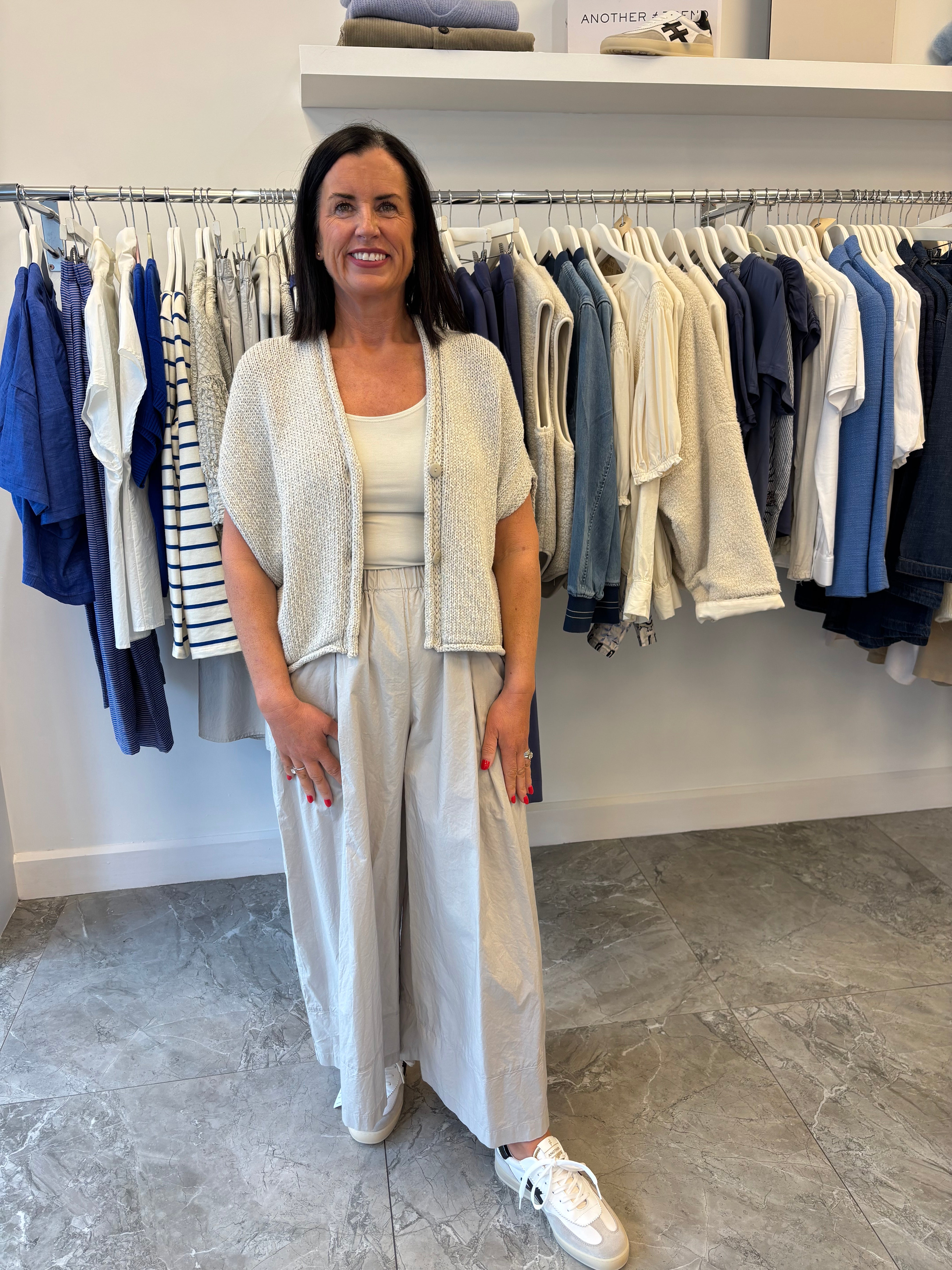 NEIRAMI Sleeveless Cardigan Shell